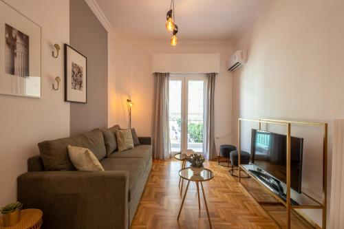Fresh 2 bdrm Apt in Koukaki