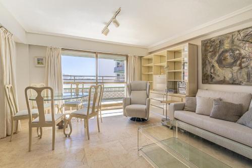 Beachfront Penthouse in Marbella: Seaviews