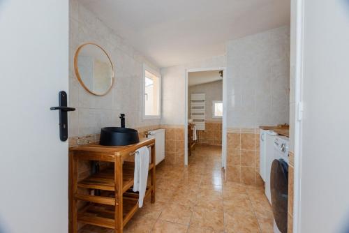 a bathroom with a sink and a washing machine at Maison Yasmyn in Villeurbanne