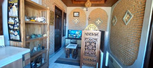 a room with a brick wall and a room with a counter at Kubumade in Sanur