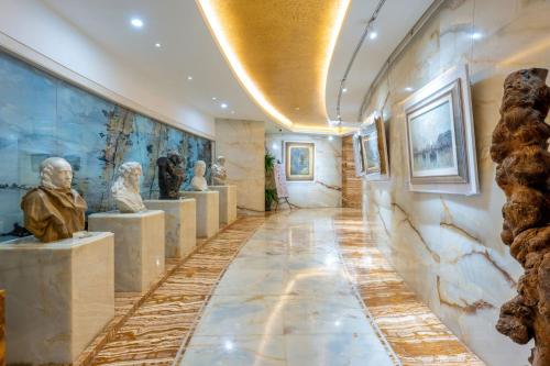 Χώρος καθιστικού στο Beijing AC Art Museum Hotel--Breakfast Buffet, Bar&coffee, Gym, City Center, close to Australia Embassy, Canada Embassy,Lama Temple, Forbidden City, Tikoo Li Sanlitun, Tian'anmen Square, Beijing International Airport&Subway Nearby&EngNearby&Private Museum