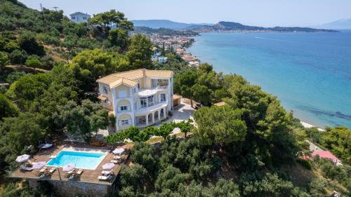 Imagine din galeria proprietății Orizon Sea View Villa A Luxurious Escape with Breathtaking Views in Argassi Zakynthos în Zakynthos