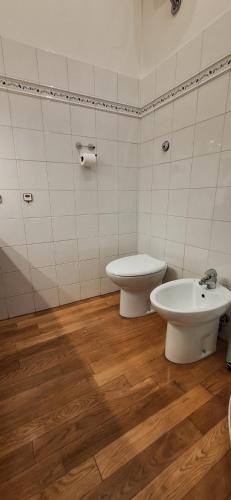 a bathroom with a toilet and a bidet at Casa Tequila in Florence
