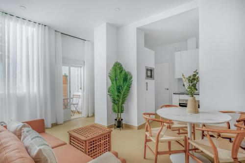 Mariblanca & Old Town by ELE Apartments