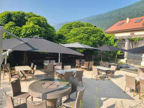 Pemandangan gunung umum atau pemandangan gunung yang diambil dari hotel