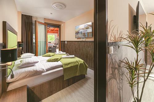 Postel nebo postele na pokoji v ubytování Park Hotel Bükfürdő