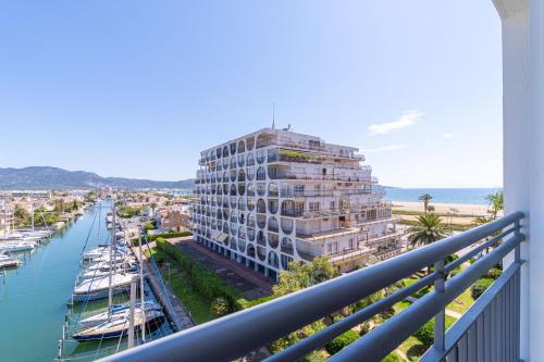 Milenial Immo - Estudio Empuriabrava con vistas al canal cerca de la playa