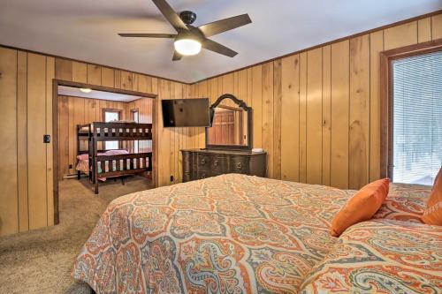 Gallery image of Cozy Cabin Hotub Fire Place Fire Pit 4 bedroom in Blakeslee