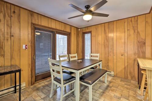 Gallery image of Cozy Cabin Hotub Fire Place Fire Pit 4 bedroom in Blakeslee