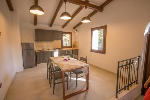 Køkken eller tekøkken på Corbezzolo Villa Capelvenere