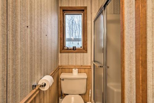 Gallery image of Cozy Cabin Hotub Fire Place Fire Pit 4 bedroom in Blakeslee