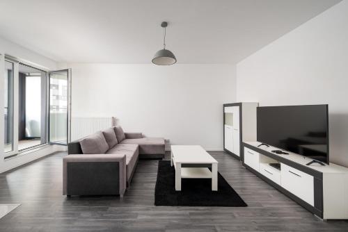 Praga Ostrobramska Modern Apartament by BookingHost