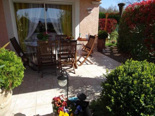 Photo de la galerie de l'établissement P'tit bonheur, à Villeneuve-de-Rivière