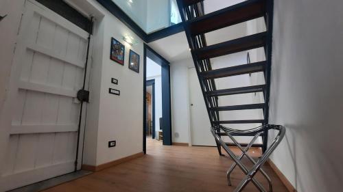 a room with a ladder and a room with a door at Oltre i Canti in Palermo