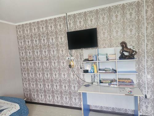 Μια τηλεόραση ή/και κέντρο ψυχαγωγίας στο Нурадил