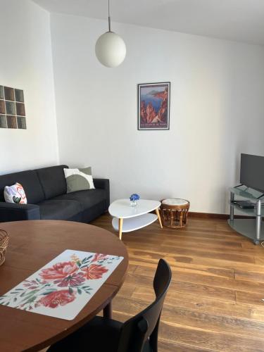 T2 dans villa avec piscine