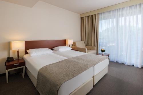 Hotel Albatros Plava Lagunaにあるベッド