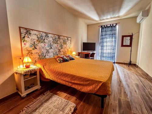 a bedroom with a bed and a large window at Agriturismo Fattoria Alessandrini in Principina Terra