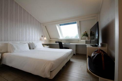Postel nebo postele na pokoji v ubytování Axolute Comfort Hotel Como Cantù
