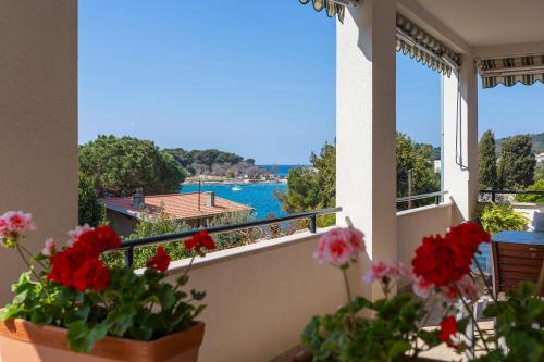 Apartments Tonka near beach and sea