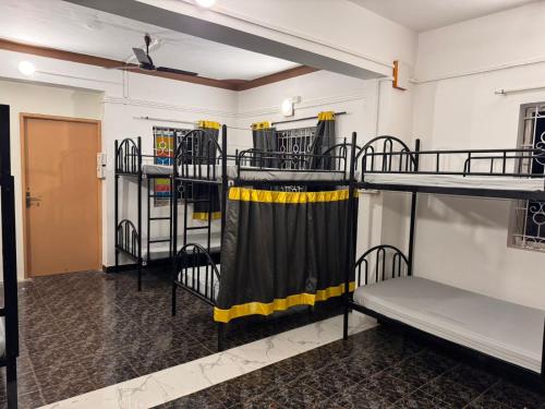 Katil atau katil-katil dalam bilik di Paradise A Social Hostel