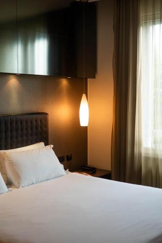 Axolute Comfort Hotel Como Cantùにあるベッド