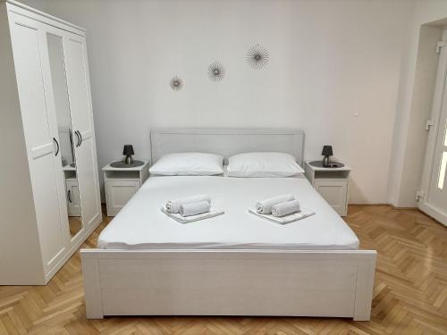 Posteľ alebo postele v izbe v ubytovaní Apartments Sini