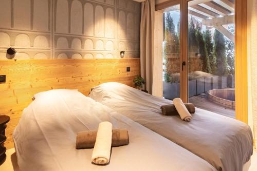 a bed in a room with two pillows on it at Chalet Le Rokh in Landry