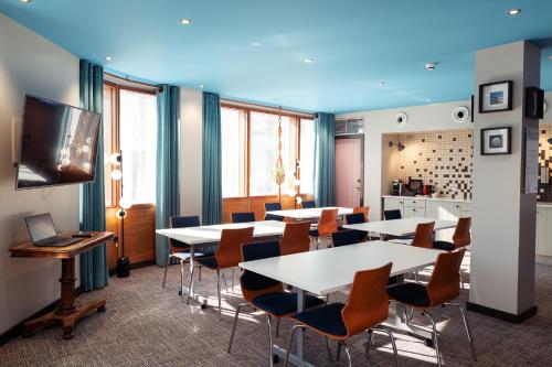 Posezení v ubytování Bullitt Hotel