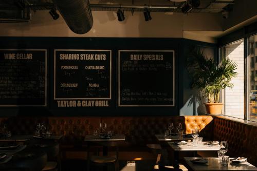 Posezení v ubytování Bullitt Hotel