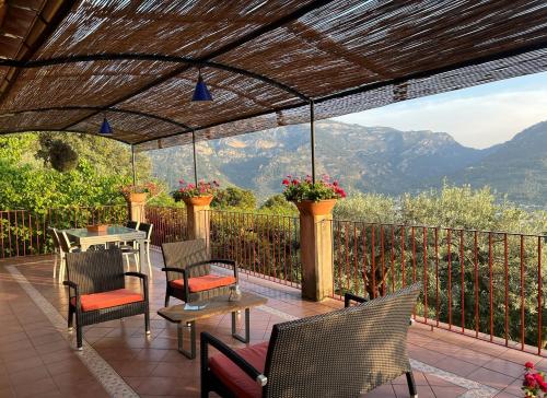 patio con sedie e tavolo con vista di Soller Sunset Escape - Private Pool and Sea Views a Fornalutx