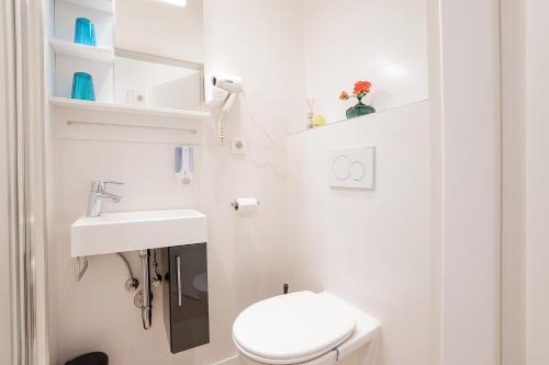 Un baño de DAINN Apartments Schönbrunn