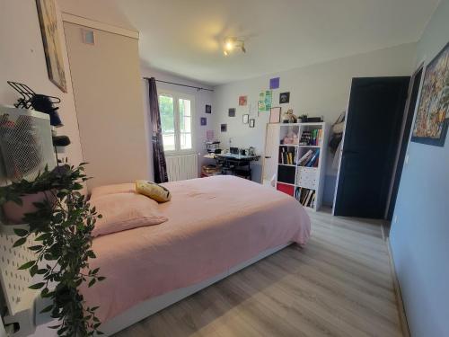 Postel nebo postele na pokoji v ubytování Villa avec piscine et vue