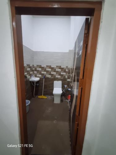 Φωτογραφία από το άλμπουμ του Kamal kishori Dham Guest house σε Barsāna