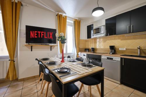 Sunny Pearl - Spacieux Appartement Climatisé au Centre ville