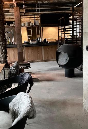 a room with two sheep sitting on chairs in a room at Månpalatset in Lärbro