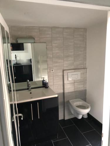 Phòng tắm tại Appartement centre ville Orange
