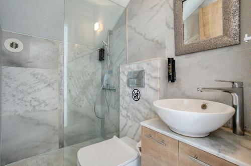 Ένα μπάνιο στο Avalon 1 Villa 14