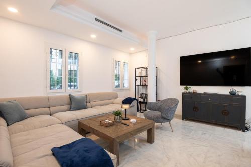 Azul on the New Golden Mile 1min walk from beach by Allstay