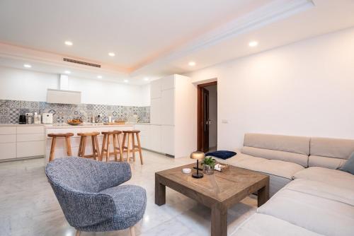 Azul on the New Golden Mile 1min walk from beach by Allstay