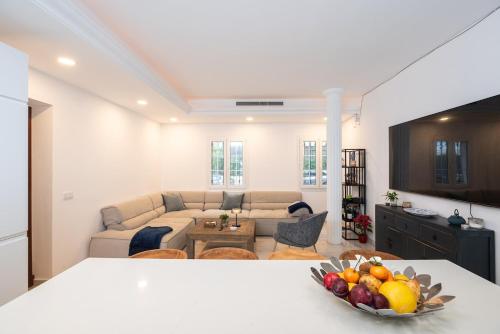 Azul on the New Golden Mile 1min walk from beach by Allstay