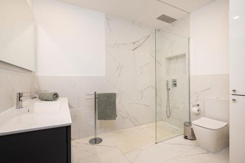 Azul on the New Golden Mile 1min walk from beach by Allstay
