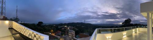 Ein allgemeiner Bergblick oder ein Berglick von der Ferienwohnung aus