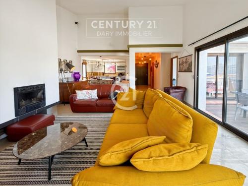 Photo de la galerie de l'établissement Maison familiale avec vue sur la baie de Calvi, à Calvi