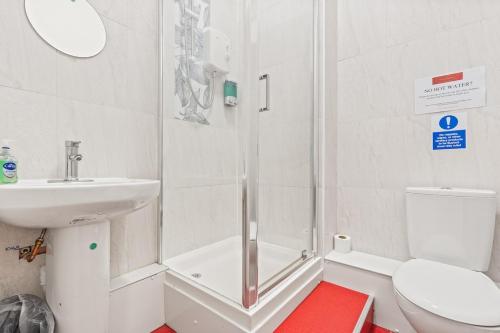 a bathroom with a shower and a toilet and a sink at Private Studio in Dudley,Kitchen&Bathroom,Sleeps 1 in Dudley