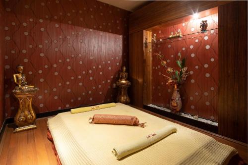 A bed or beds in a room at The Norm Oriental Kemer
