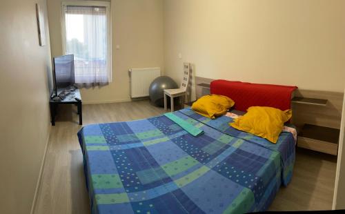 Postel nebo postele na pokoji v ubytování Chambre lumineuse Au calme avec place de parking privé