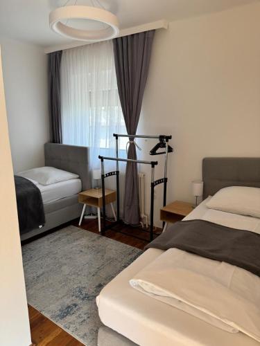 a bedroom with two beds and a window at Chill & Relax Ferienhaus Breitenbrunn in Breitenbrunn