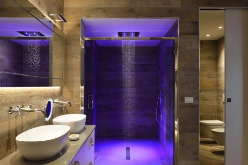 Ett badrum på Riva Del Sole Resort & SPA