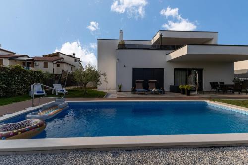 Modern apartment Ana with Jacuzzi and Pool